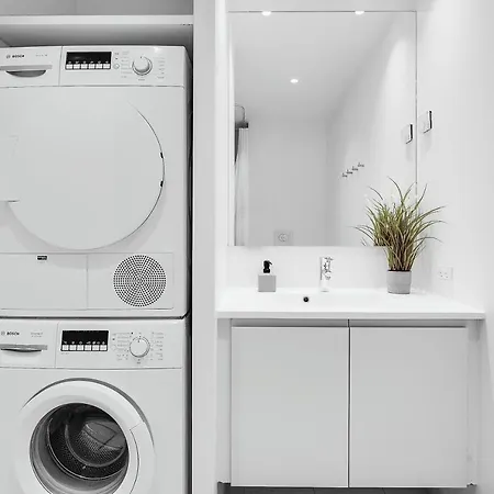 Sanders Arena - Inviting Three-bedroom Close To Metro Station Apartament