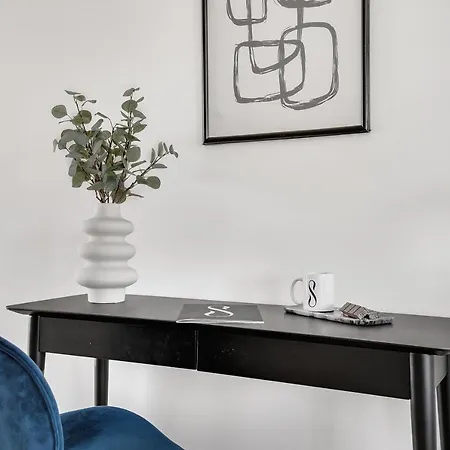 Sanders Arena - Inviting Three-bedroom Close To Metro Station Lägenhet *